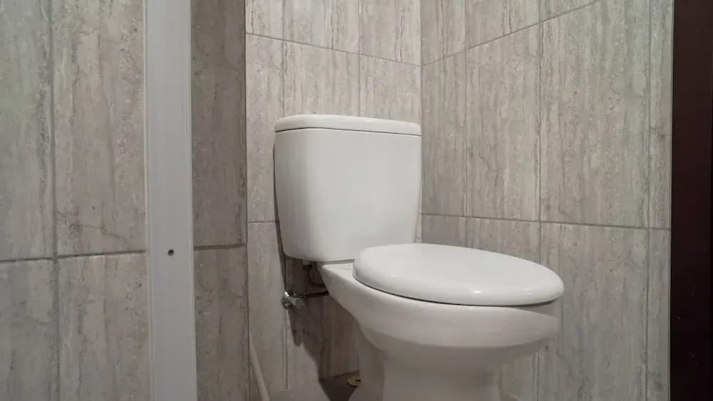Spacious And Homey Studio At Cleon Park Apartment - photo 17