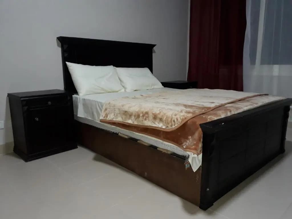 610 residents - photo 2