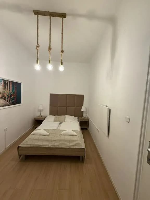 Affordable 2BR Apt Superb Location - photo 11