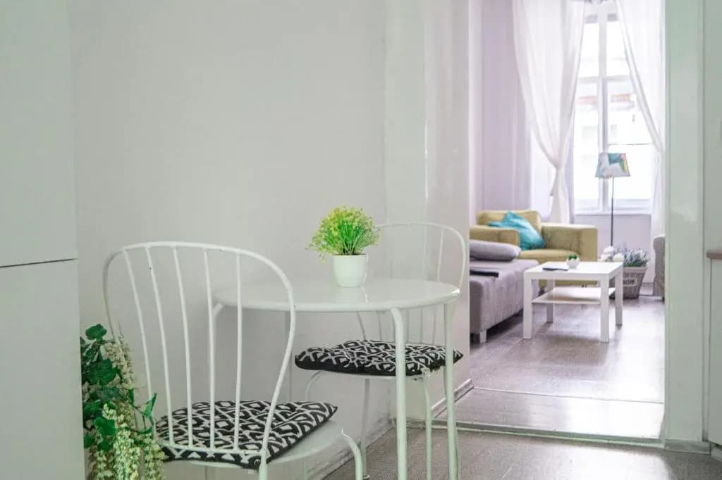 Central 2BR Apt. - Lovely for Long Stays - photo 11