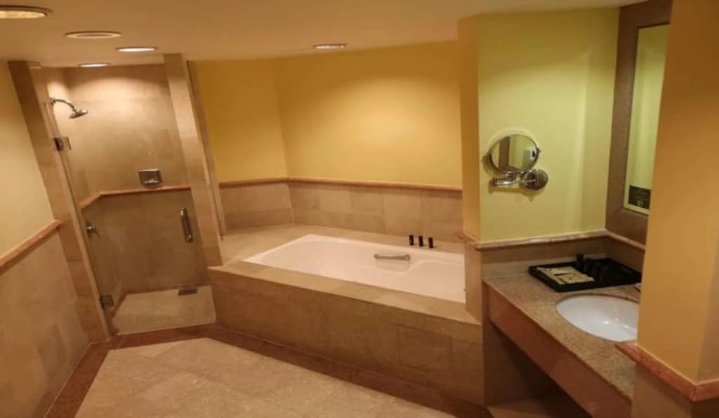 Berjaya Waterfront Hotel - photo 9