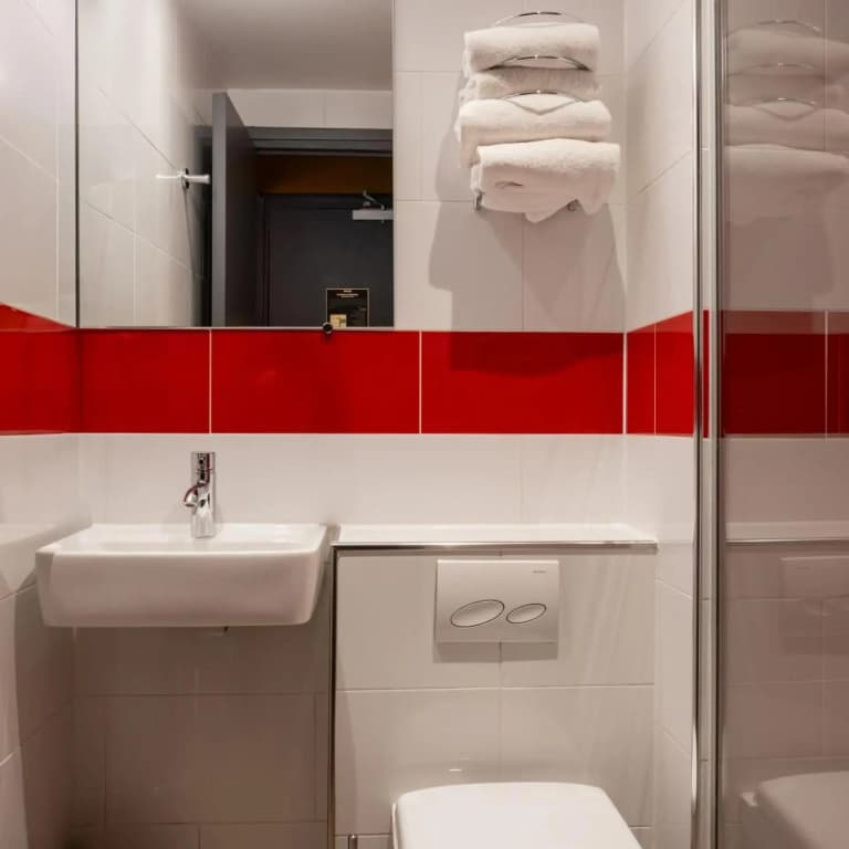Hôtel Kyriad Paris 10 — Canal Saint Martin-République - photo 38