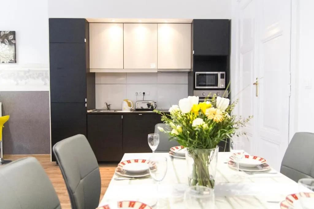 Luxury 2br Apt by the Synagogue - photo 13