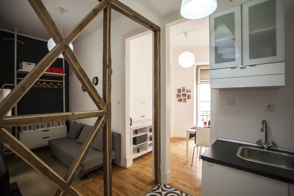 Cool Lisbon Apartment - photo 16