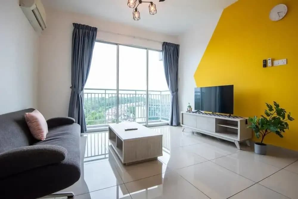 Bright & Modern 3BR Suite, Free Parking - photo 1