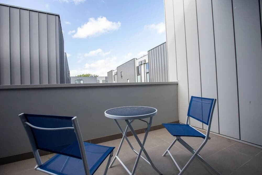 Designer Warm Home@mooneeponds+parking/wifi - photo 10