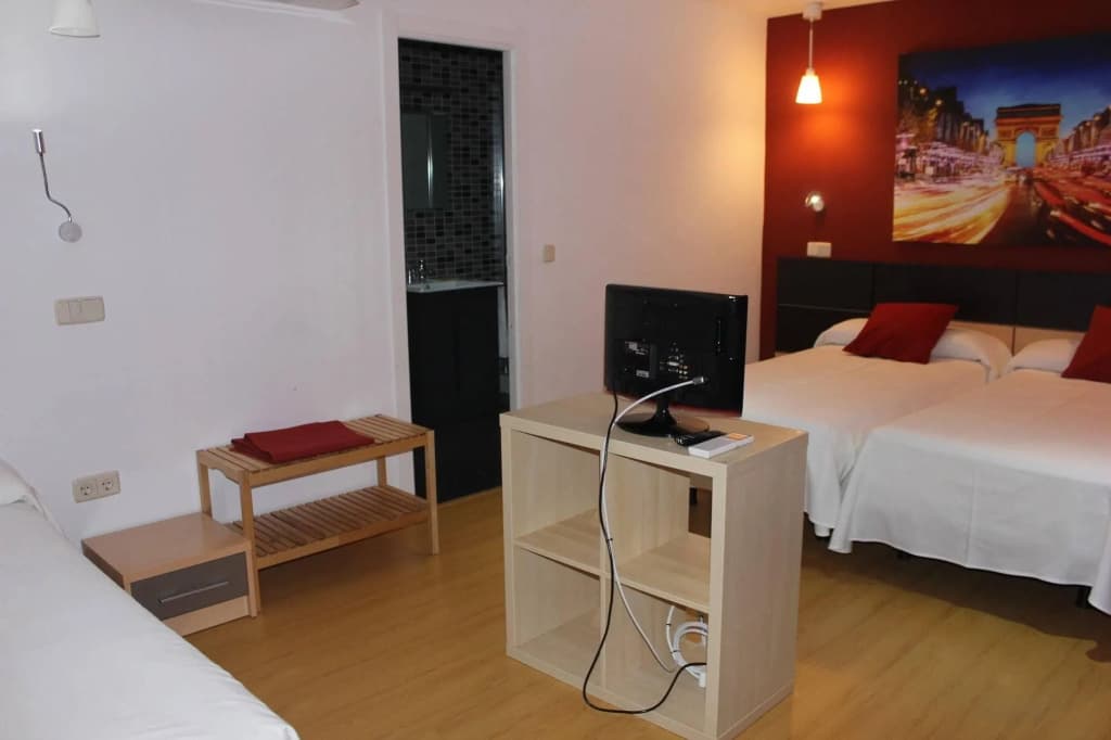 Hostal Falfes - photo 2