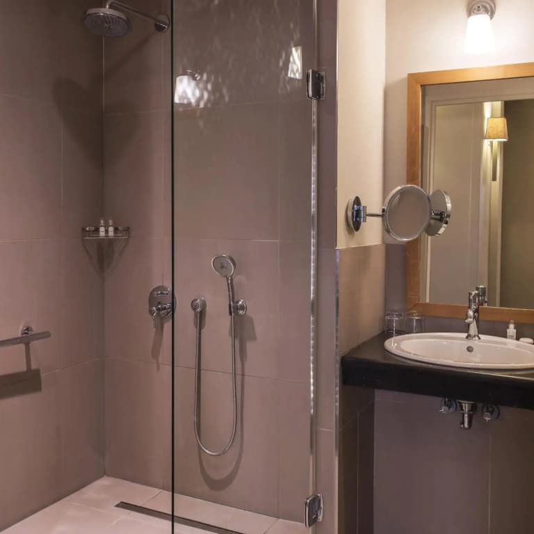 New Hotel Roblin - photo 10