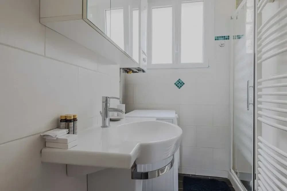 Apartment in Montmartre With 1 Room - photo 8