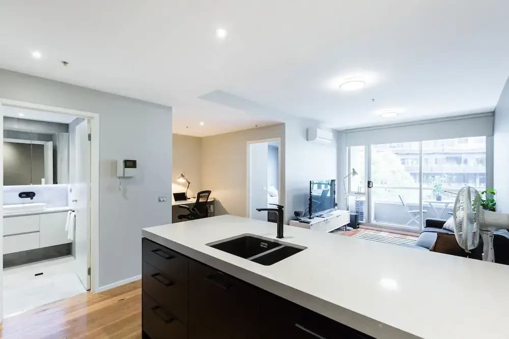 SANDRA, 1BDR Carlton Apartment - photo 8