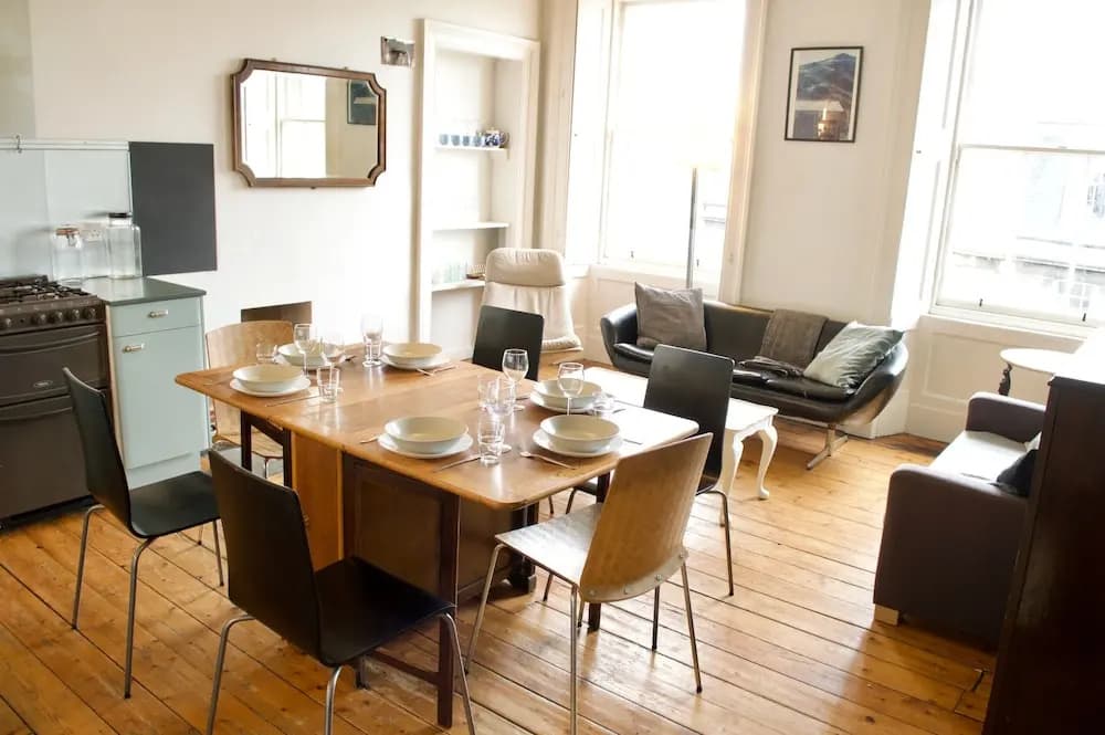 Central 3 Bedroom Flat - photo 16