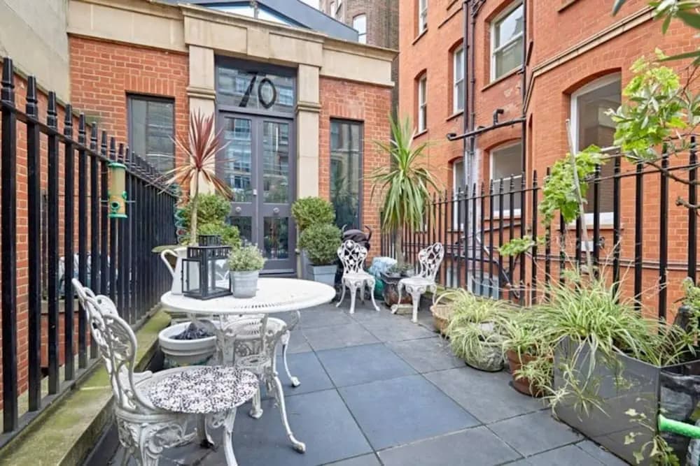 Beautiful Kensington 2 Bedroom Luxury Apartment - photo 10