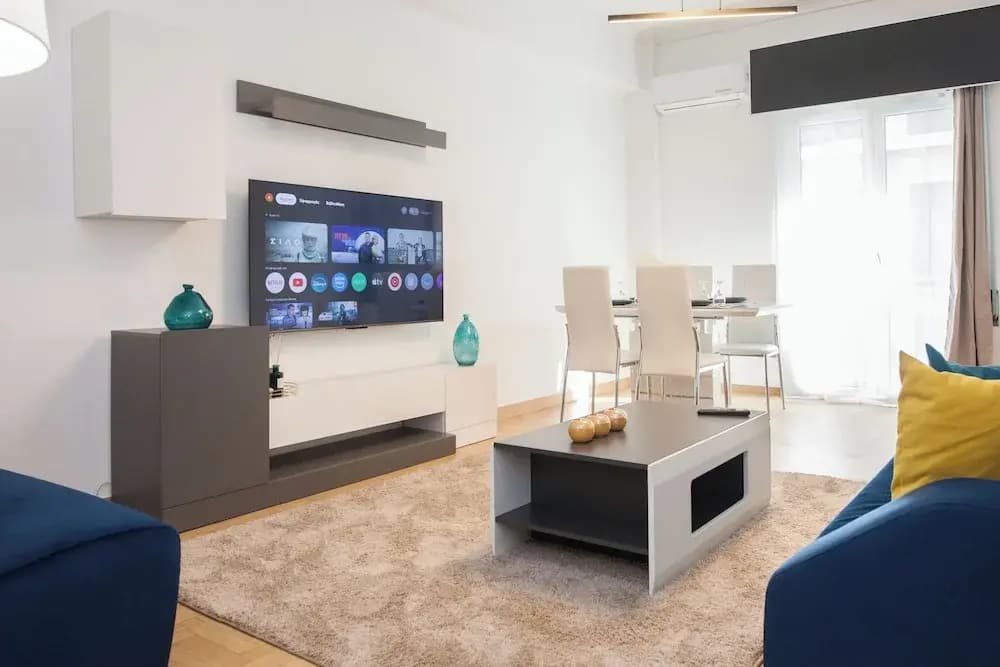 Stylish Renovated 2 Bd Apt in Exarcheia - photo 23