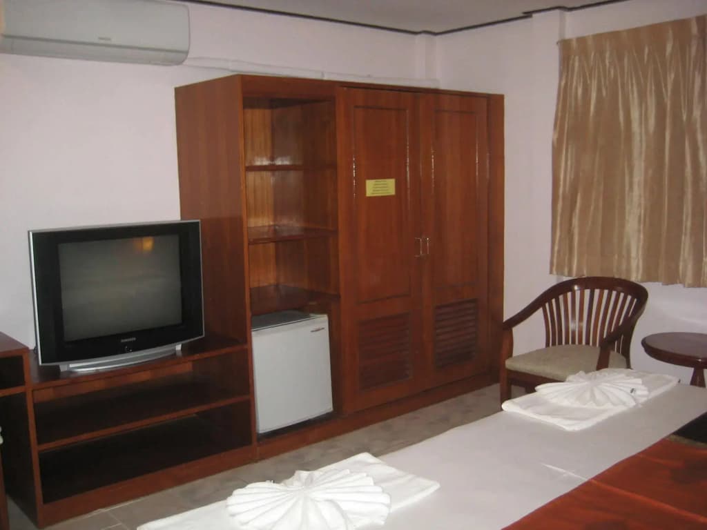OYO 288 The Minotel Hotel - photo 6