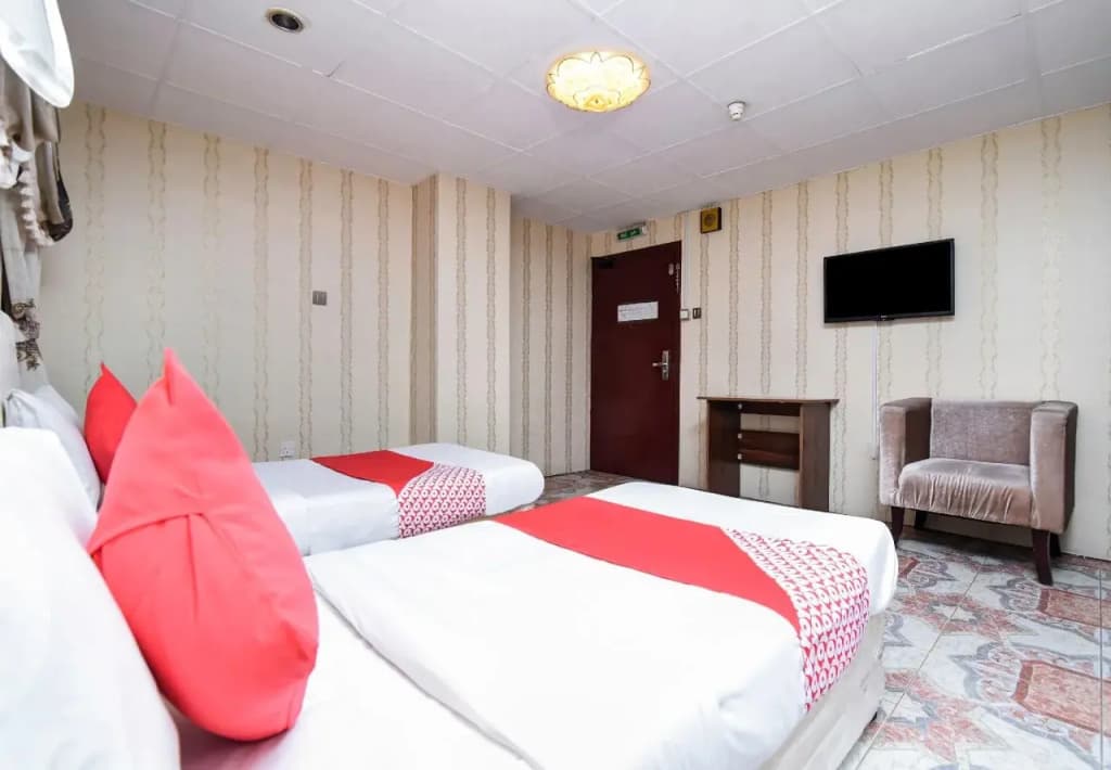 Lapaz Hotel by OYO Rooms - photo 4