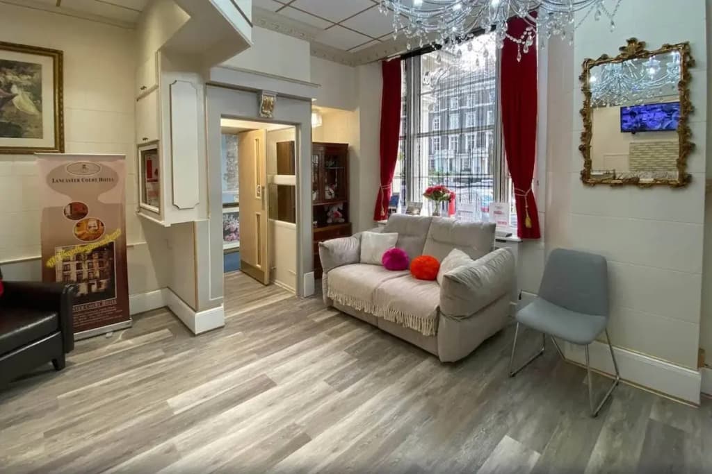 Lancaster Court Hotel - photo 13