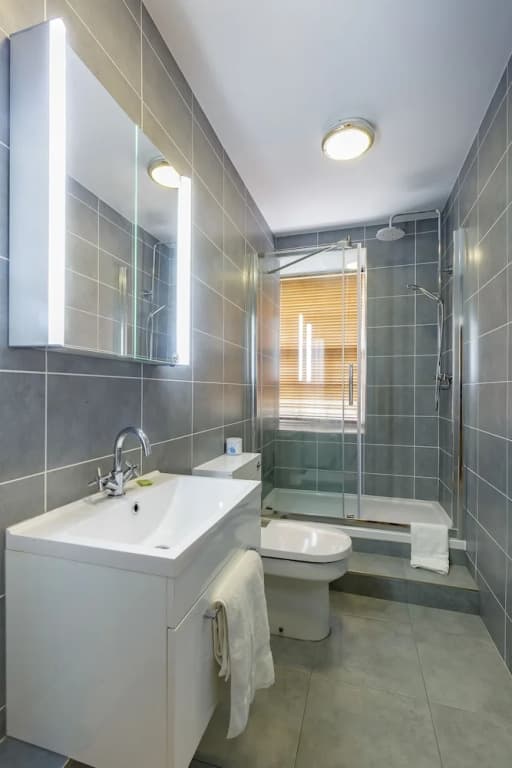 Classic Main Door Entry 2-bedroom New Town Apartment with Garden - photo 10
