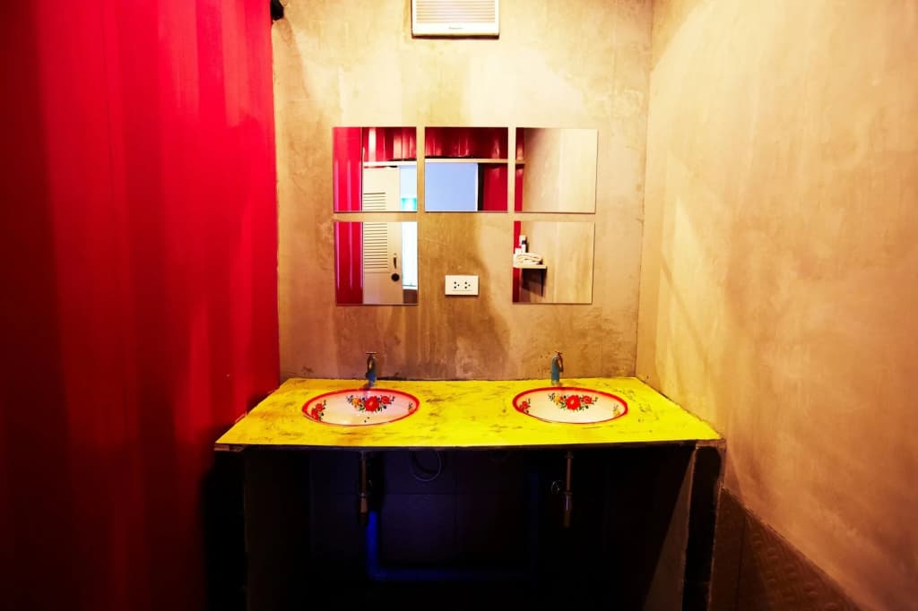 WH Hostel - photo 19