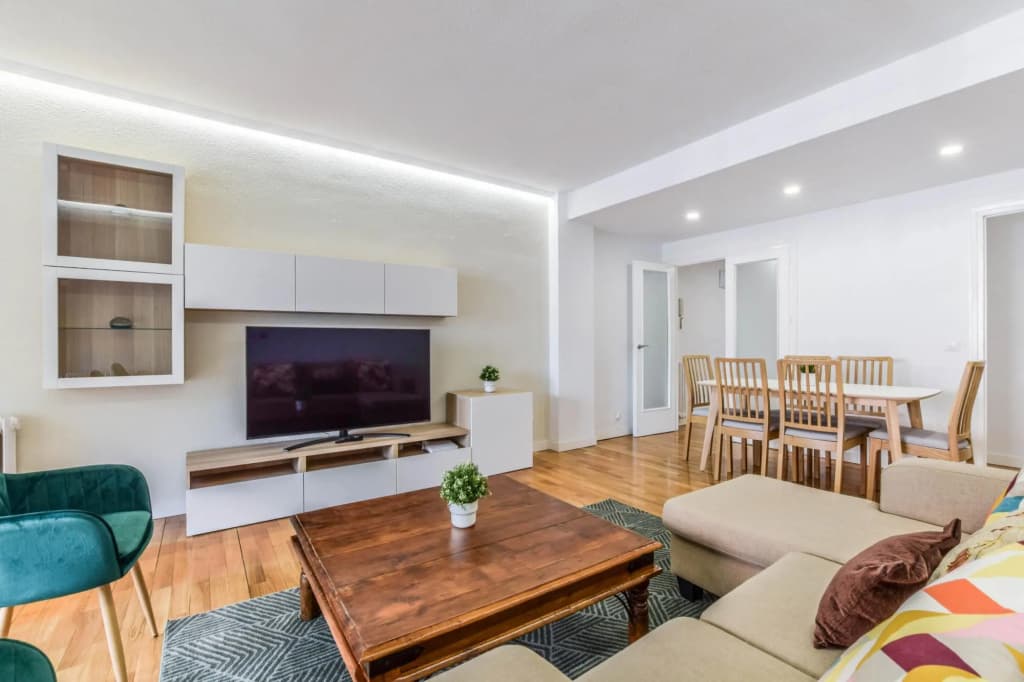 Alcalá I in Madrid with 3 bedrooms and 2 bathrooms - photo 2