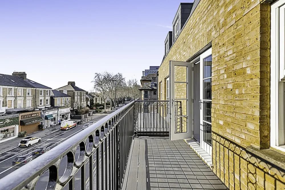 Chic Chiswick Apartment - photo 11