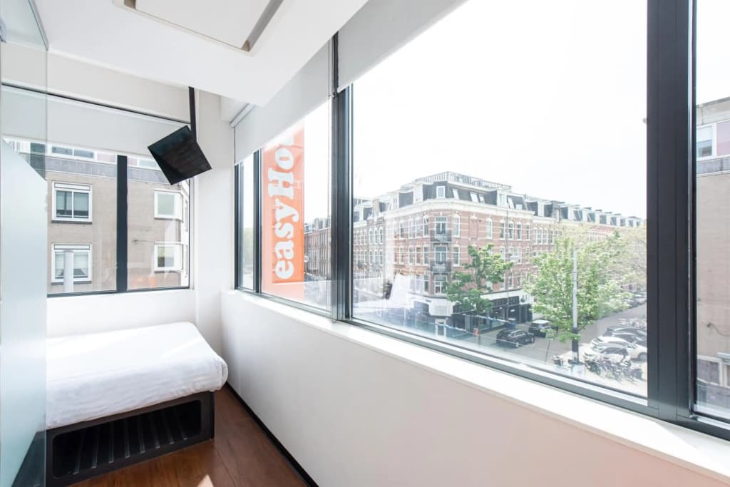 easyHotel Amsterdam City Centre South - photo 7