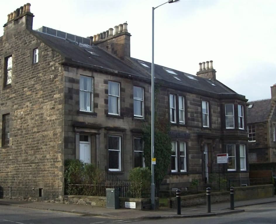 Edinburgh House Hotel - photo 1