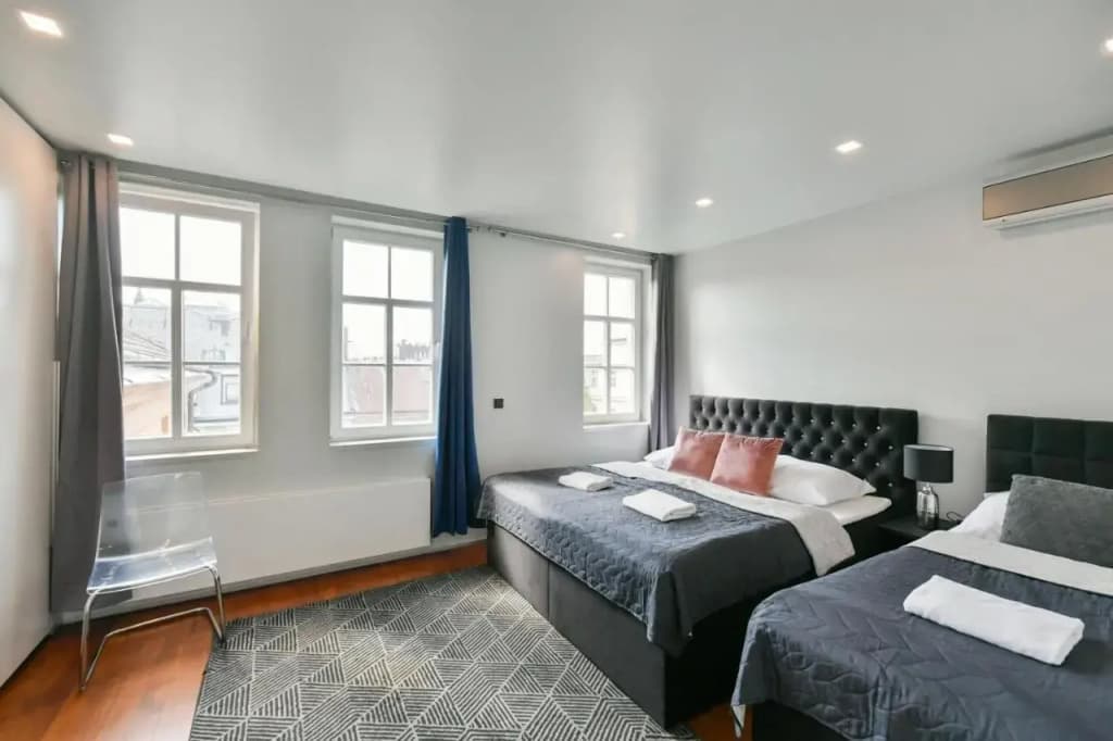 Comfort Central Apartment, 4Bdrm, 2Bthrm - photo 4