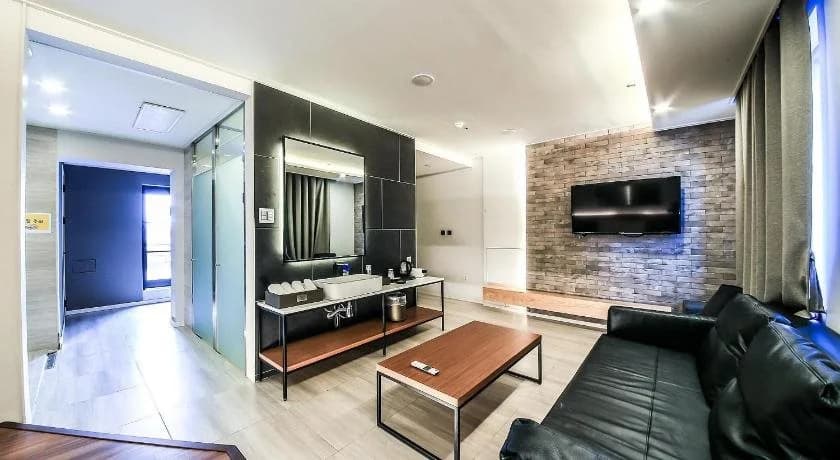 Blvd Hotel - photo 48