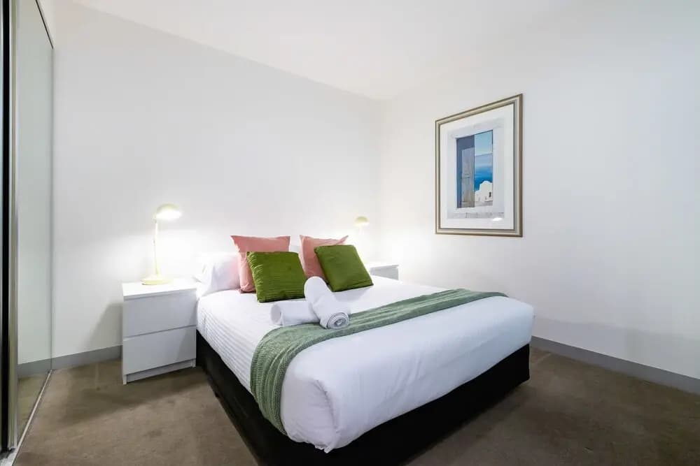 Raphael 2Bdr Carlton Apartment - photo 3
