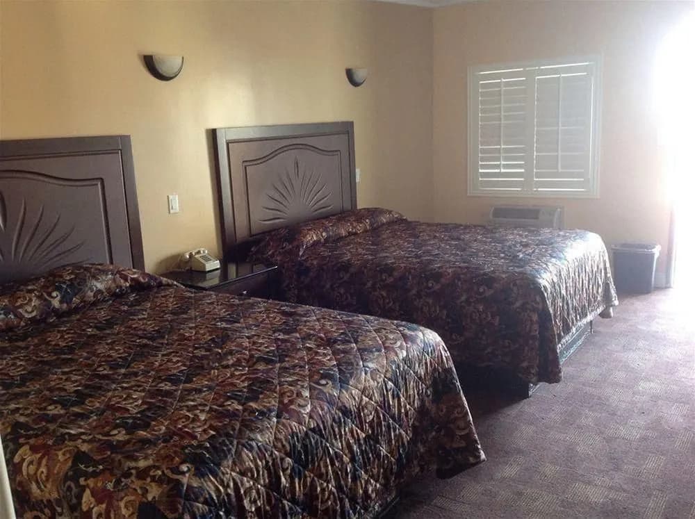 Bronco Motel - photo 4
