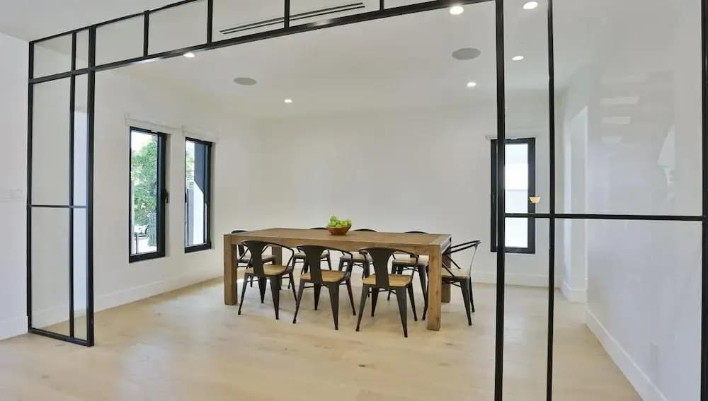 Spacious 5 Bedroom West Hollywood Home With Pool - photo 1