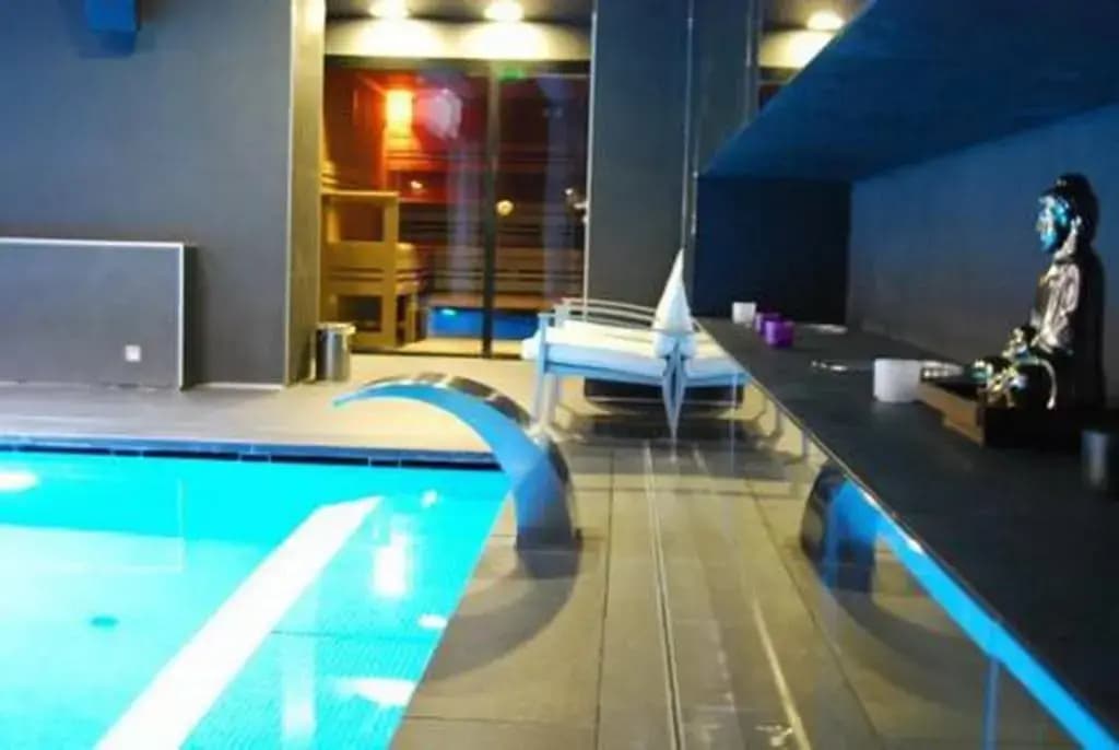 Luxury Downtown Apartments - photo 6