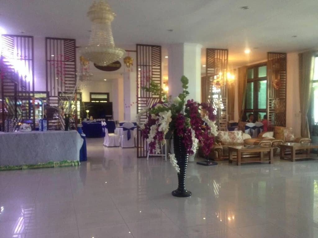 White House Hotel - photo 2
