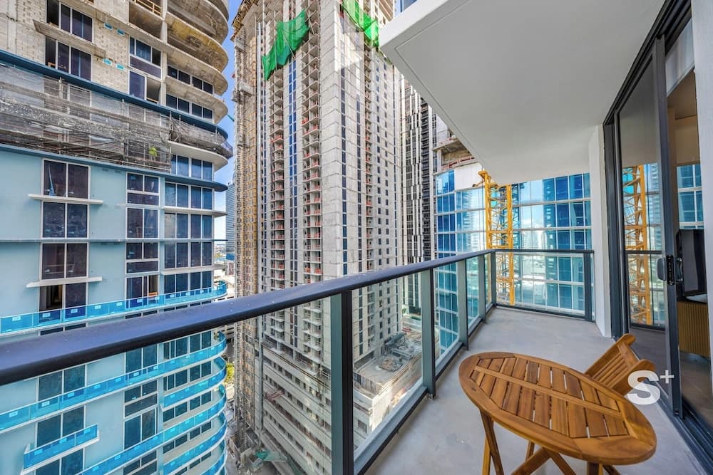 Modern Condo in DTW Miami - Pool & Gym - photo 24