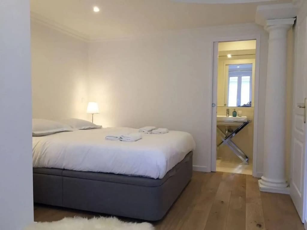 Bellechasse Suite Apartment - photo 2