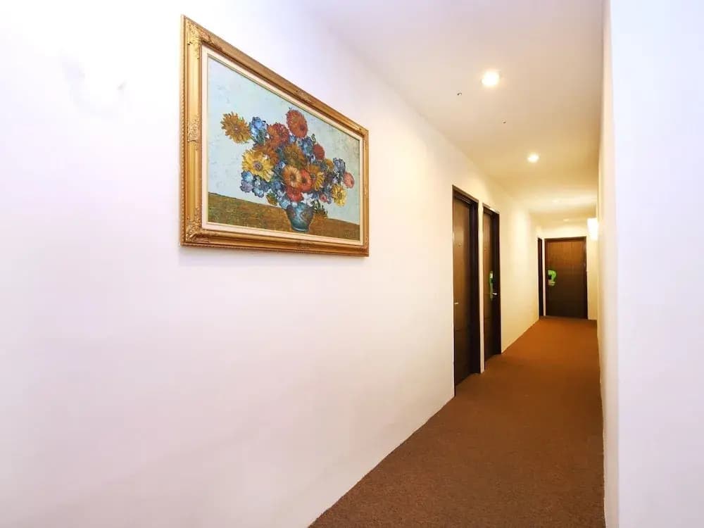 Marvelton Hotel by OYO Rooms - photo 12