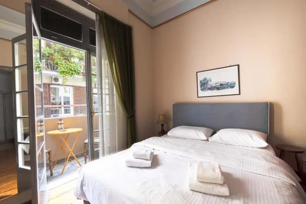 Ideal 4 bdr Apartment in Plaka for 10 - photo 3