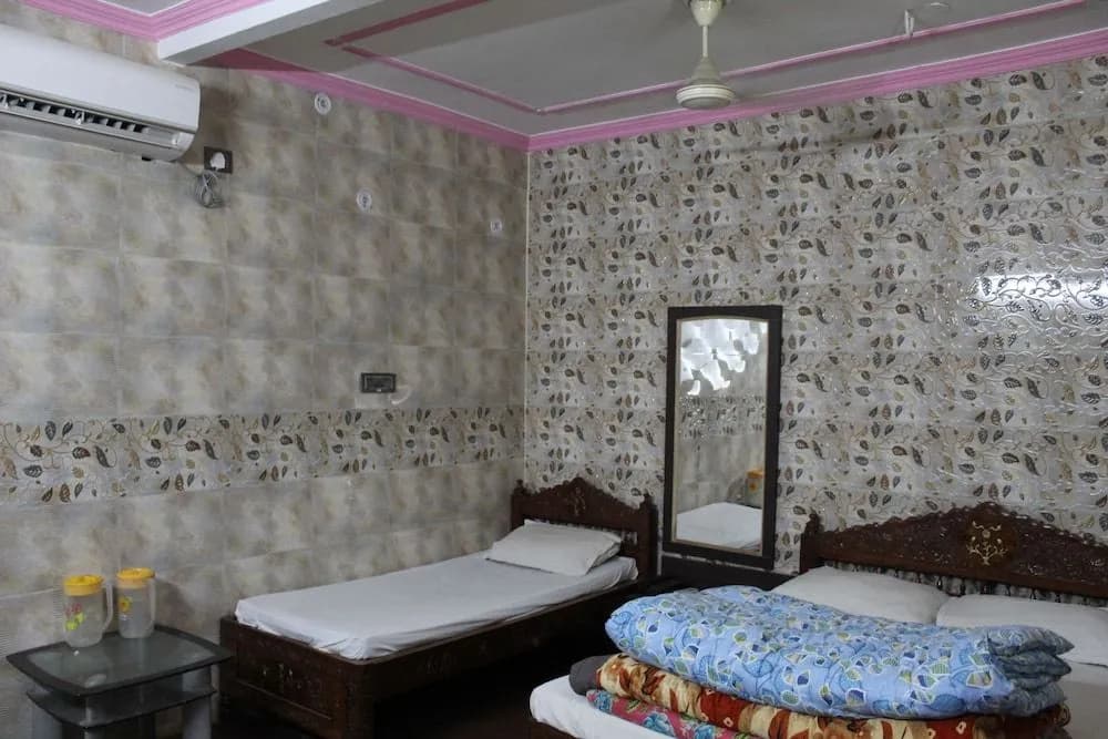 Central Guest House - photo 2