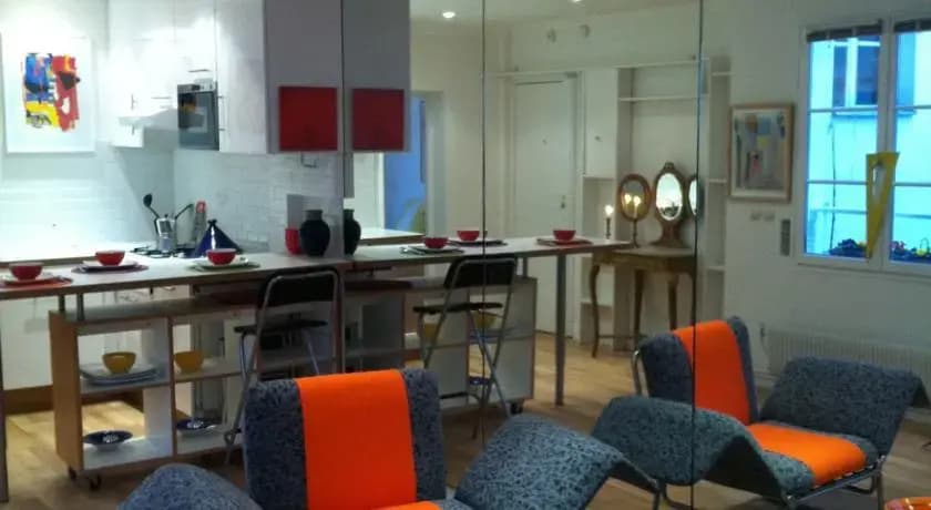Into Paris - Louvre Apartment - photo 10