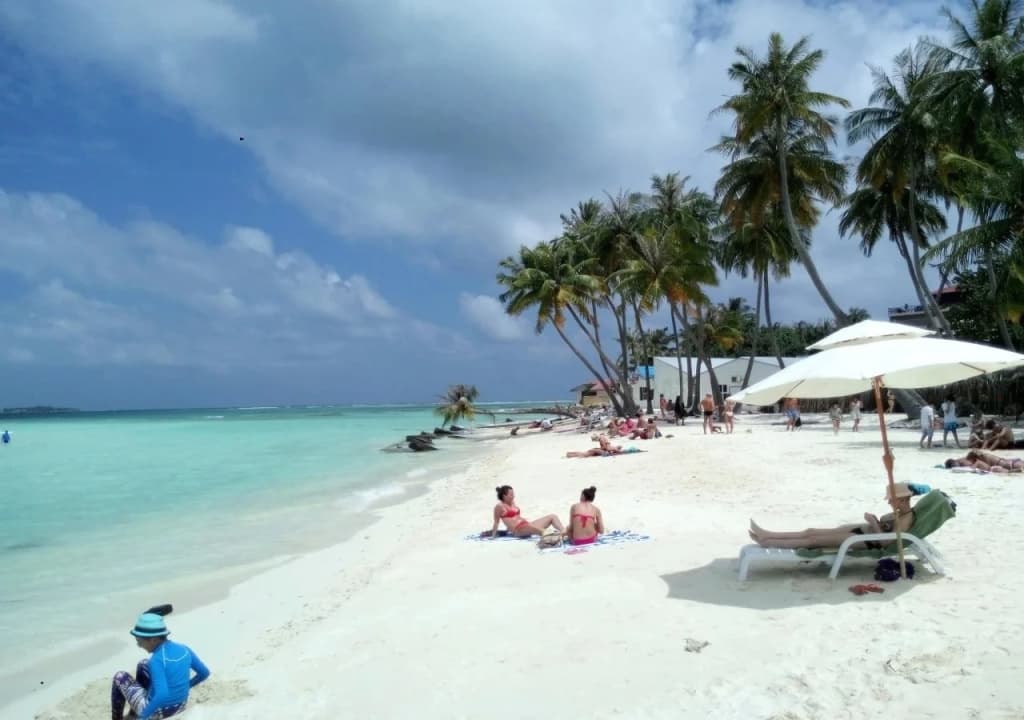 Equator Beach Inn - photo 14