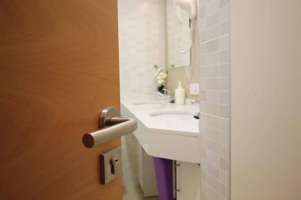 Hostal Orleans - photo 8