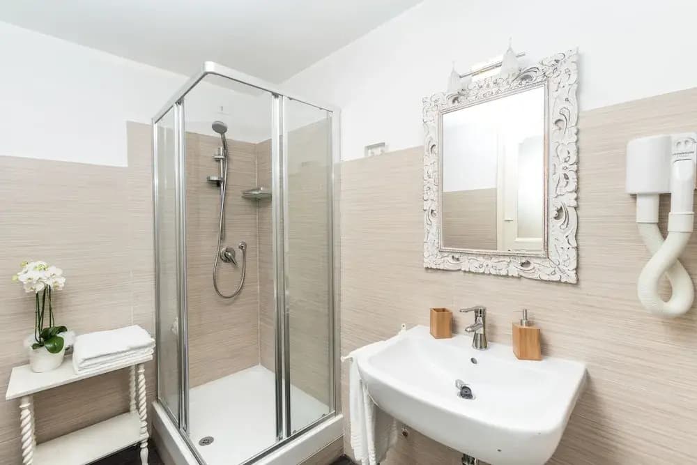 Little Rose Rooms - photo 7