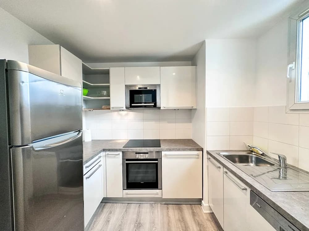 Copernic Right Luminous 2BR Apartment in Paris - photo 11