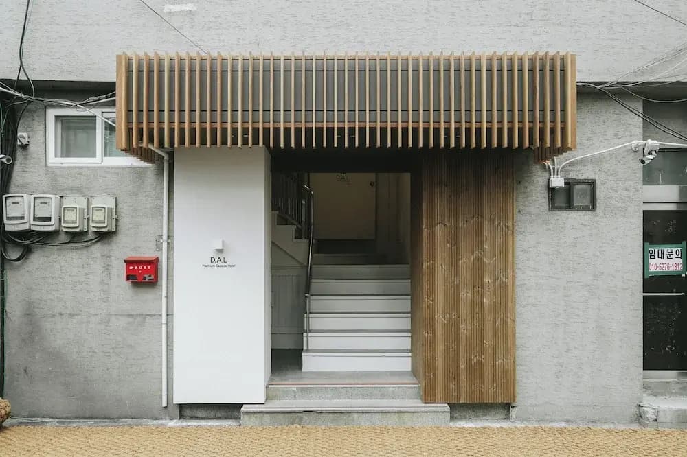 D.A.L Premium Capsule Hotel - photo 1