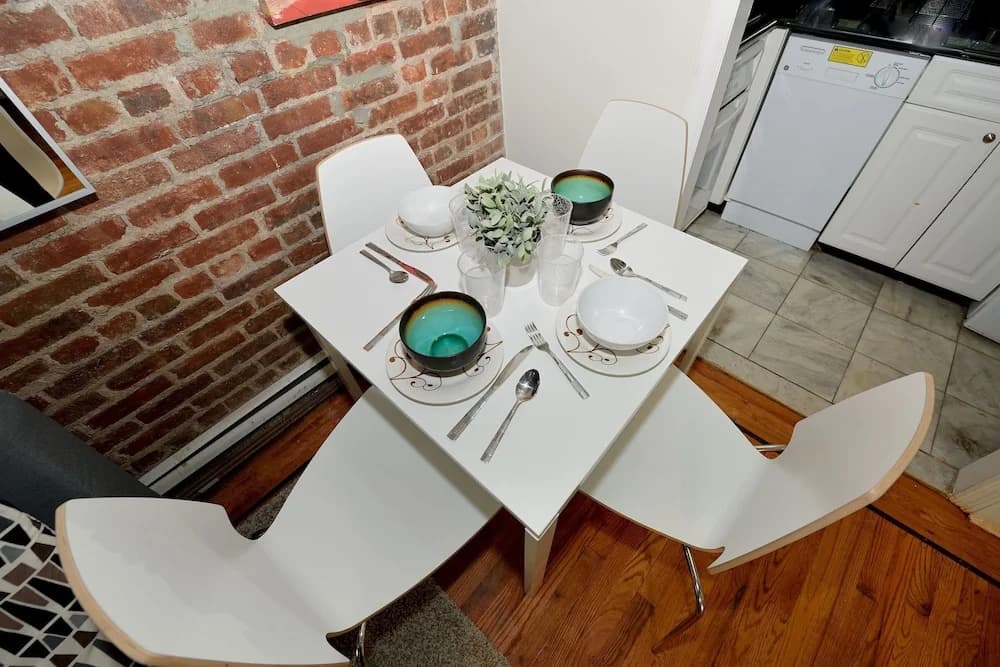 Charming 3-bedroom Apartment in Midtown West - photo 6