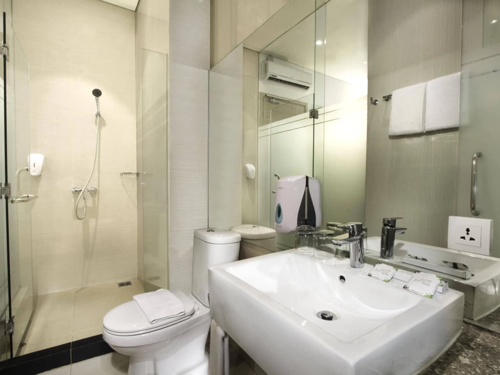 Whiz Prime Hotel Kelapa Gading - photo 8