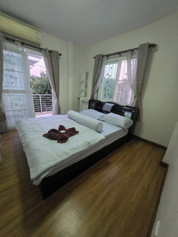 Charming 3-bedroom House With Pool Near Lat Krabang Airport - photo 5
