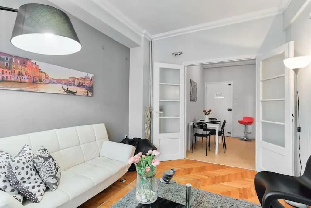 2BDR OlympianZeus Apt with Netflix - photo 8