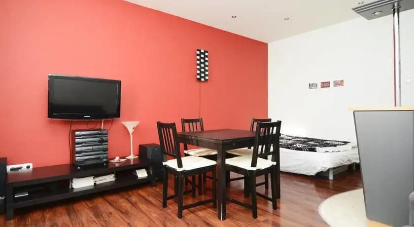 Romantic and Quiet Apartment - photo 1
