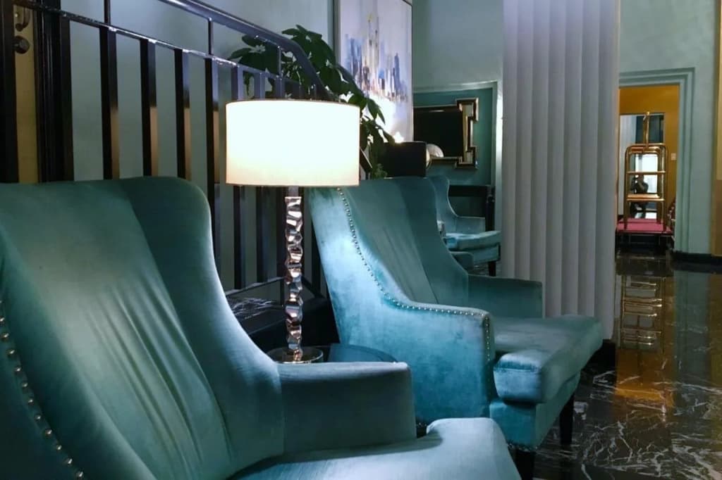 Embassy Hotel - photo 11